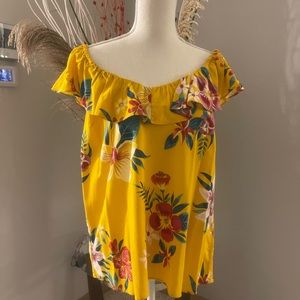 Woman top perfect for gift NWT